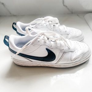 Nike Boys Court Borough 2 Low Sneaker White 6Y